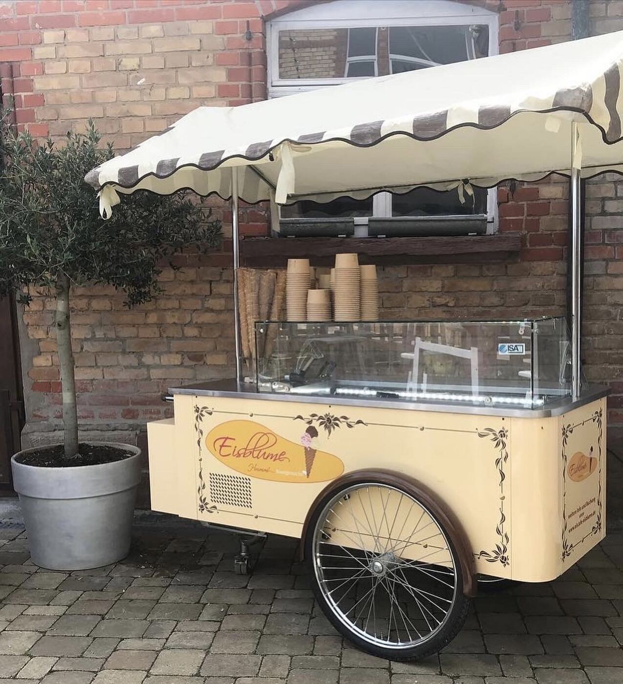 Das Let's Eis and more Catering in voller Ansicht